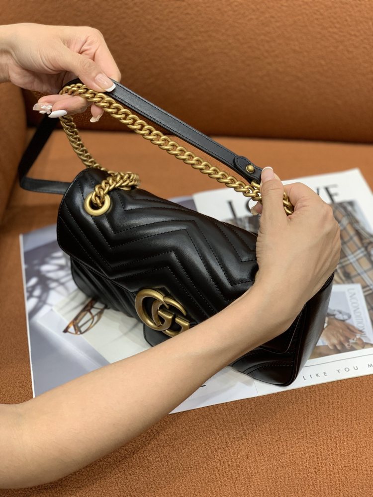 Gucci  size 26*15*7