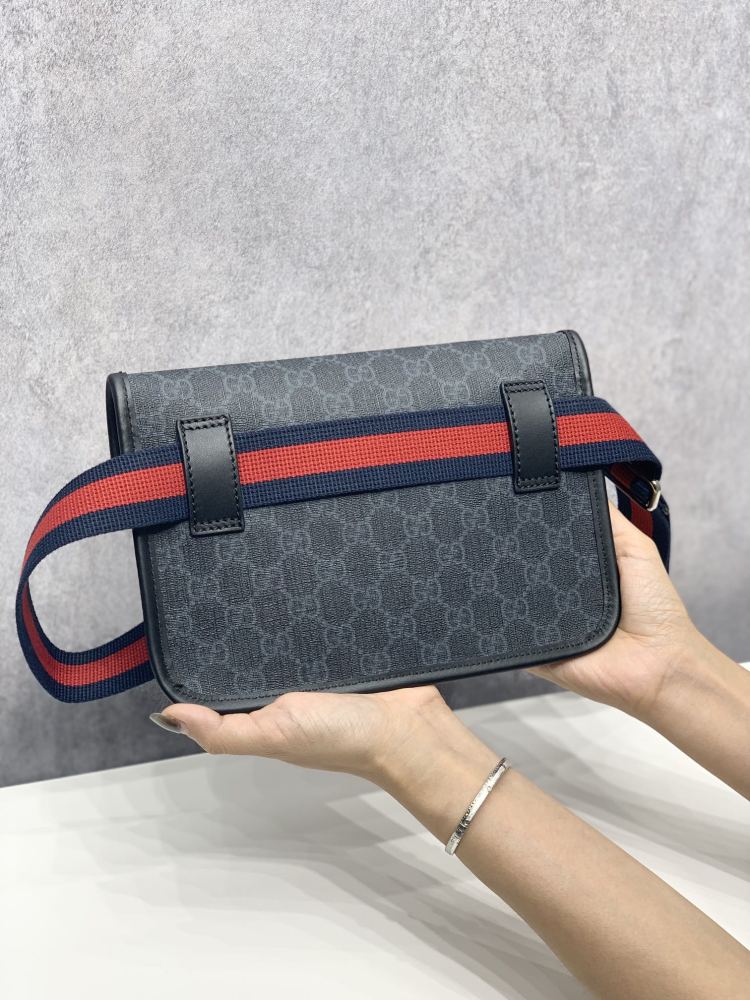Gucci  size 24*17*3.5