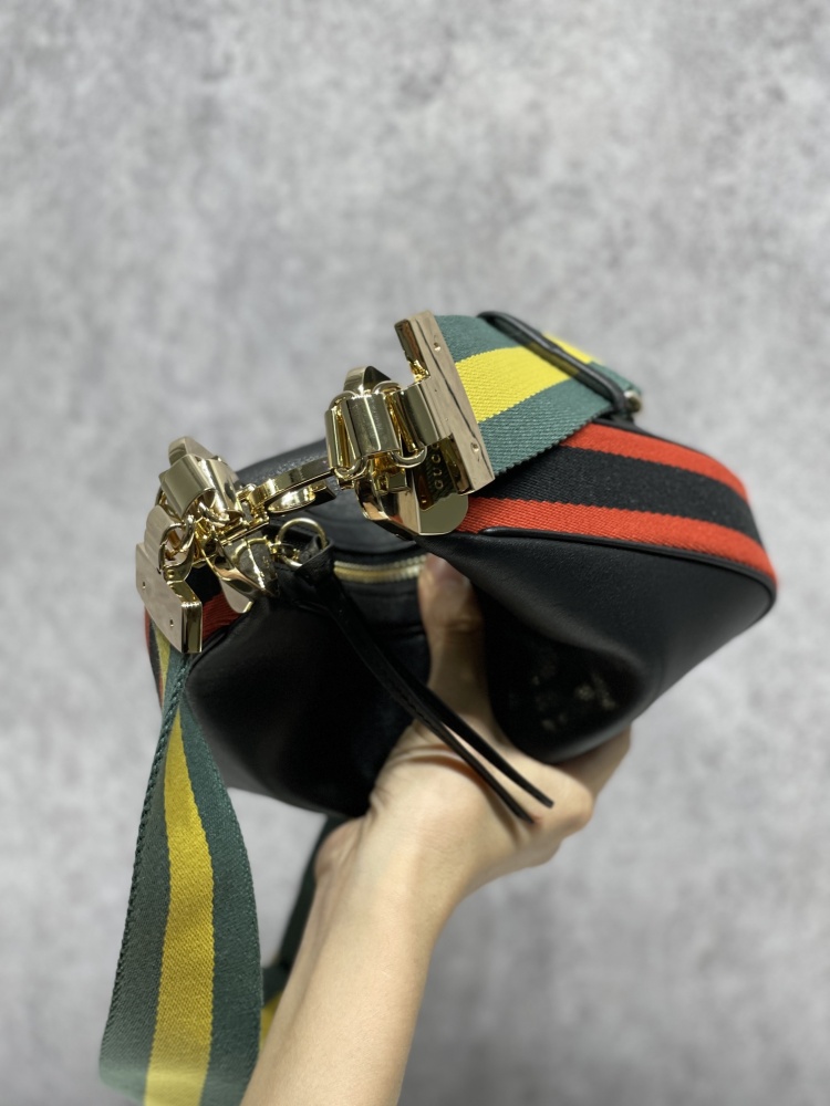 Gucci  size 23*22*5