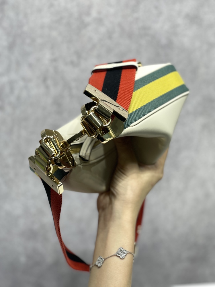 Gucci  size 23*22*5
