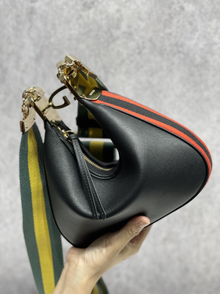 Gucci  size 23*22*5