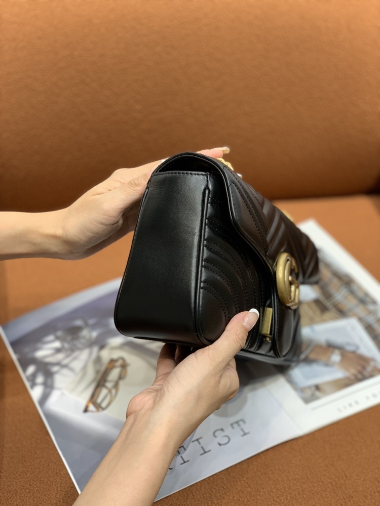 Gucci  size 26*15*7