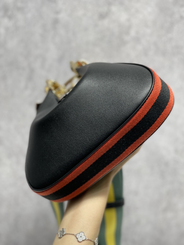 Gucci  size 23*22*5