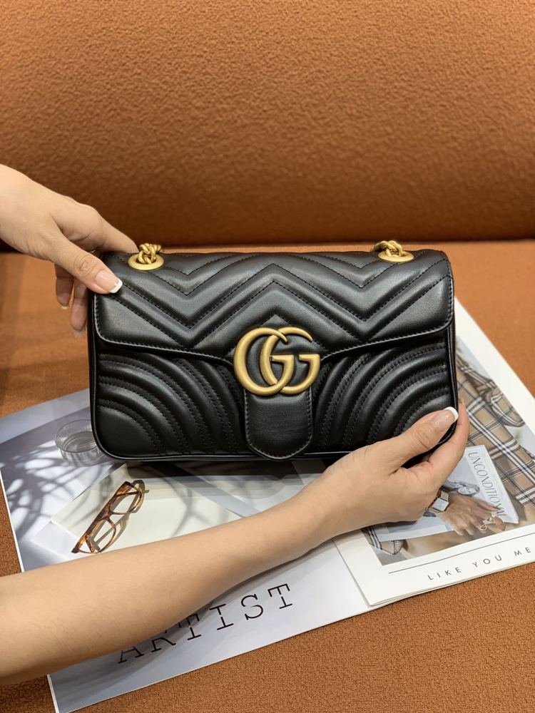 Gucci  size 26*15*7