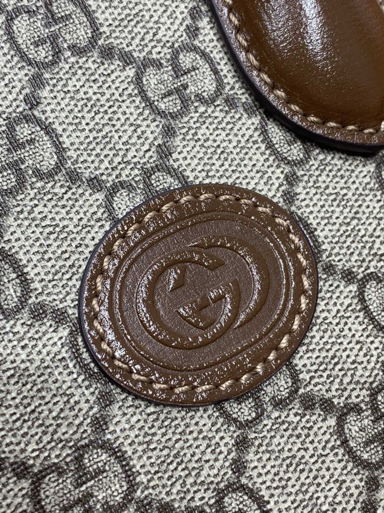 Gucci  size 16*20*7