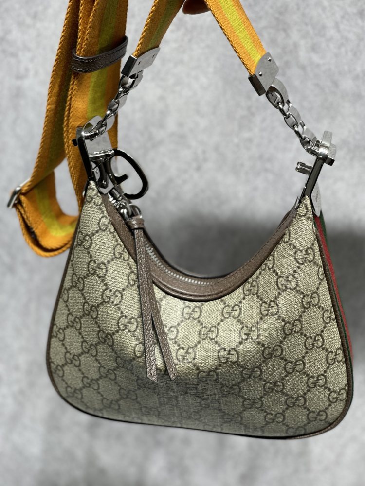 Gucci  size 23*22*5