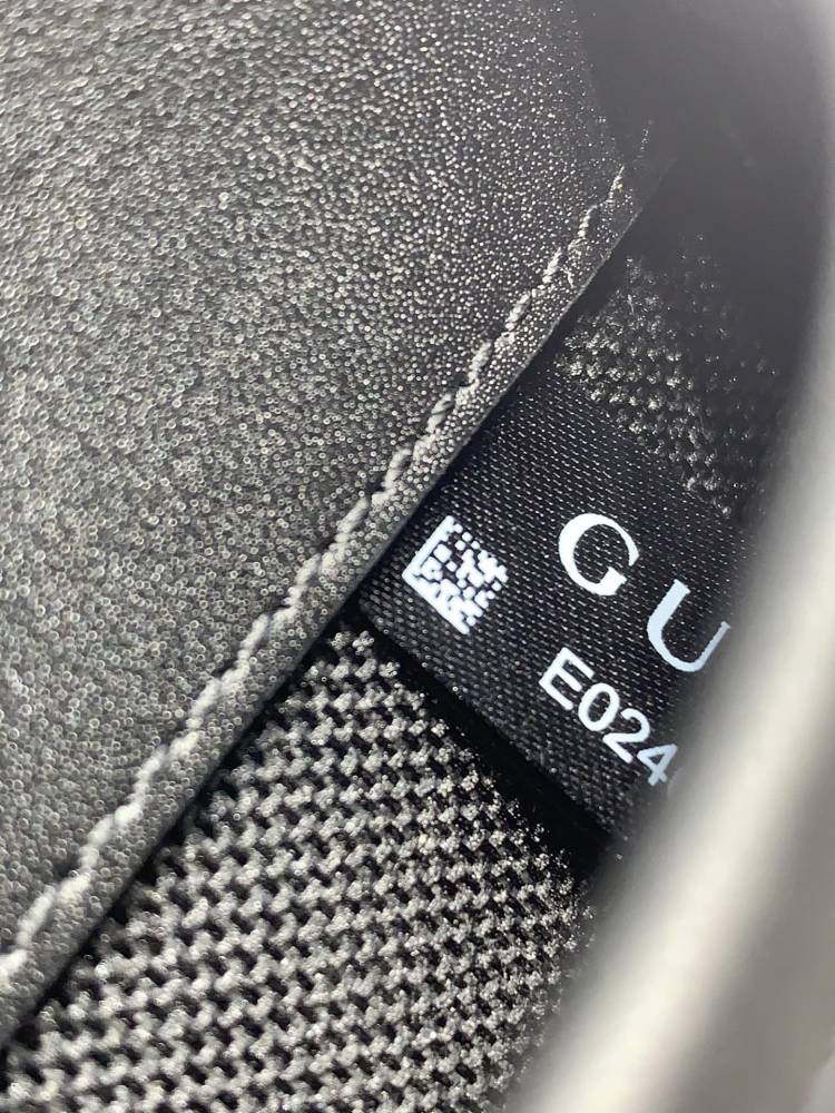 Gucci  size 24*17*3.5