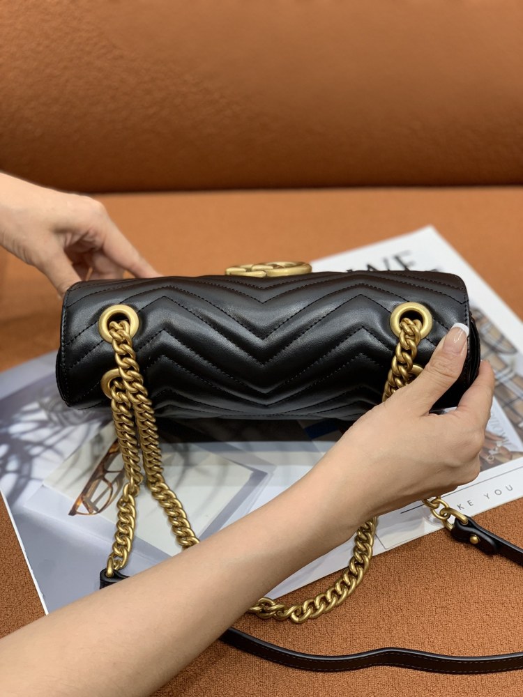 Gucci  size 26*15*7