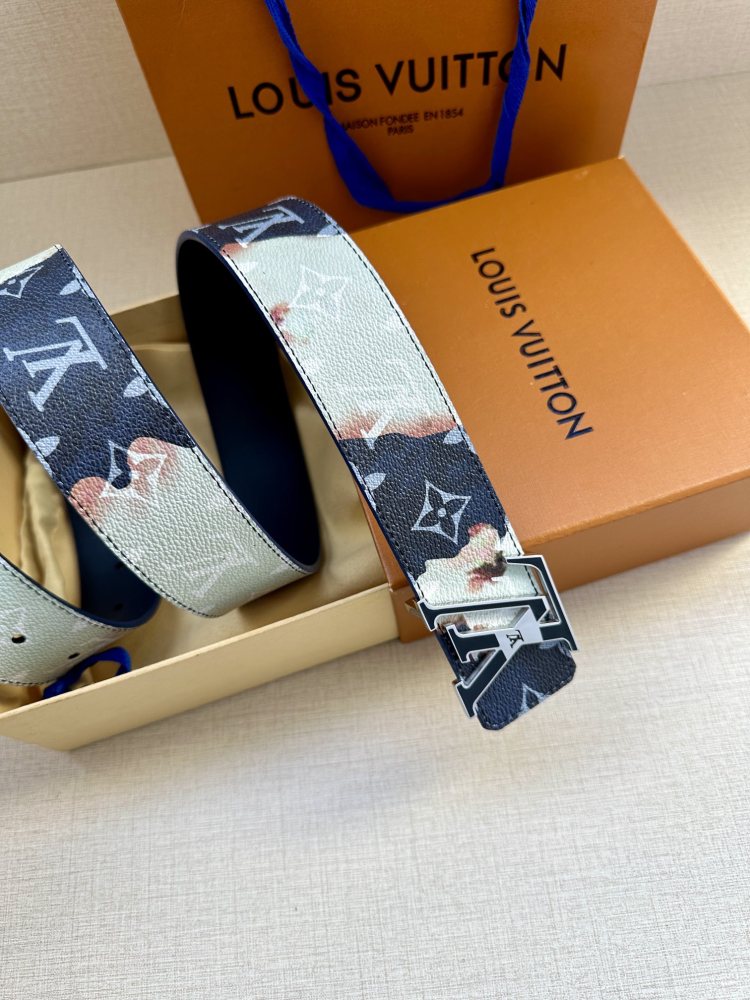 belt LV Initials LV Initiales