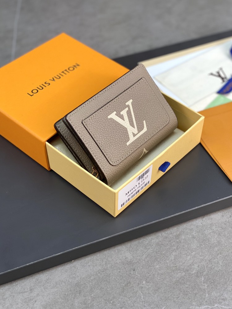 LV M82370 Wallets,Card Packs,