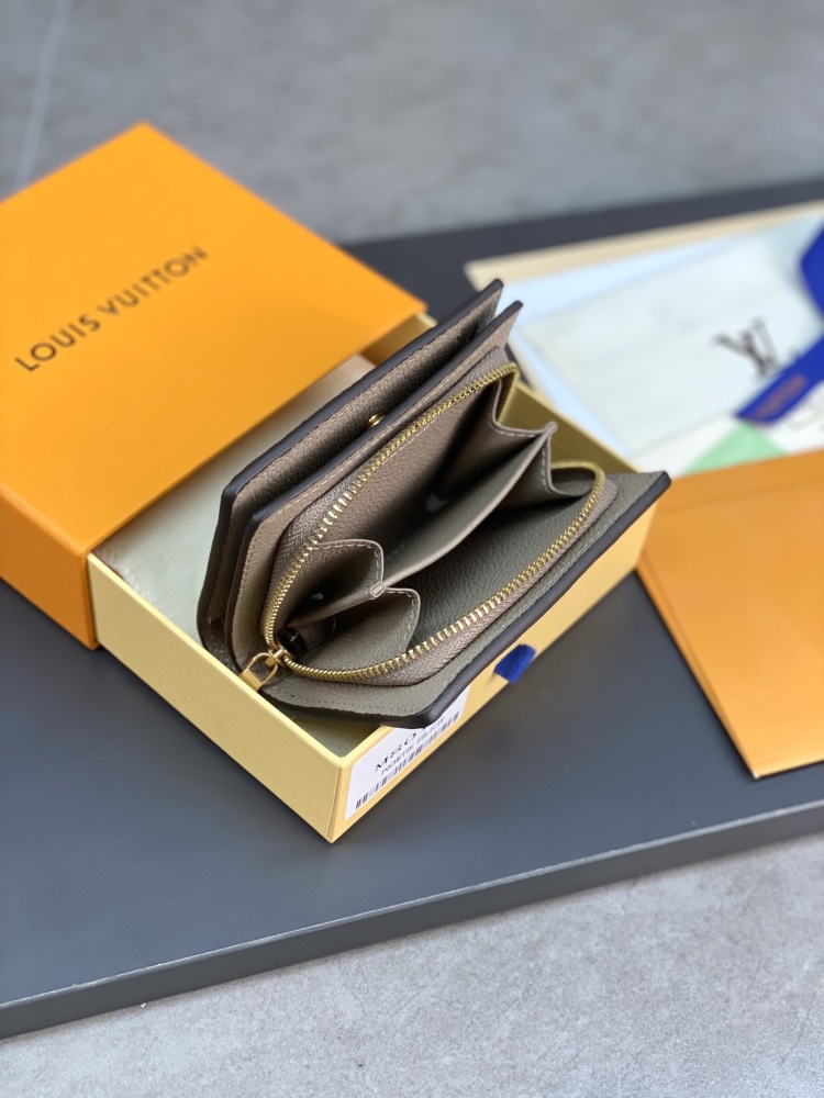 LV M82370 Wallets,Card Packs,