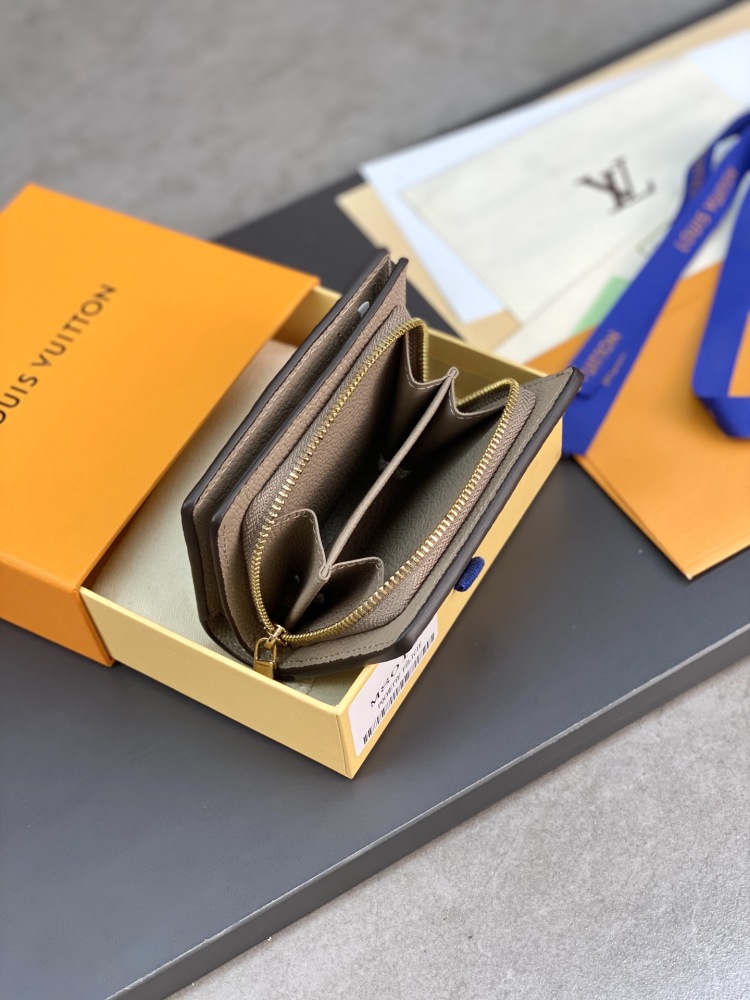 LV M80515 Wallets,Card Packs,
