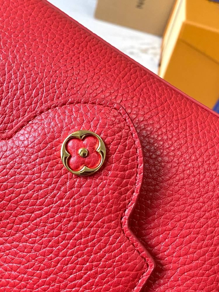 LV Capucines