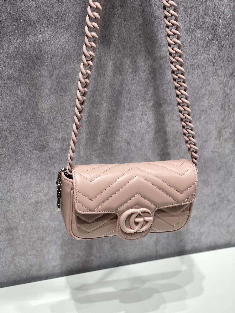 Gucci  size 16.5*5*10