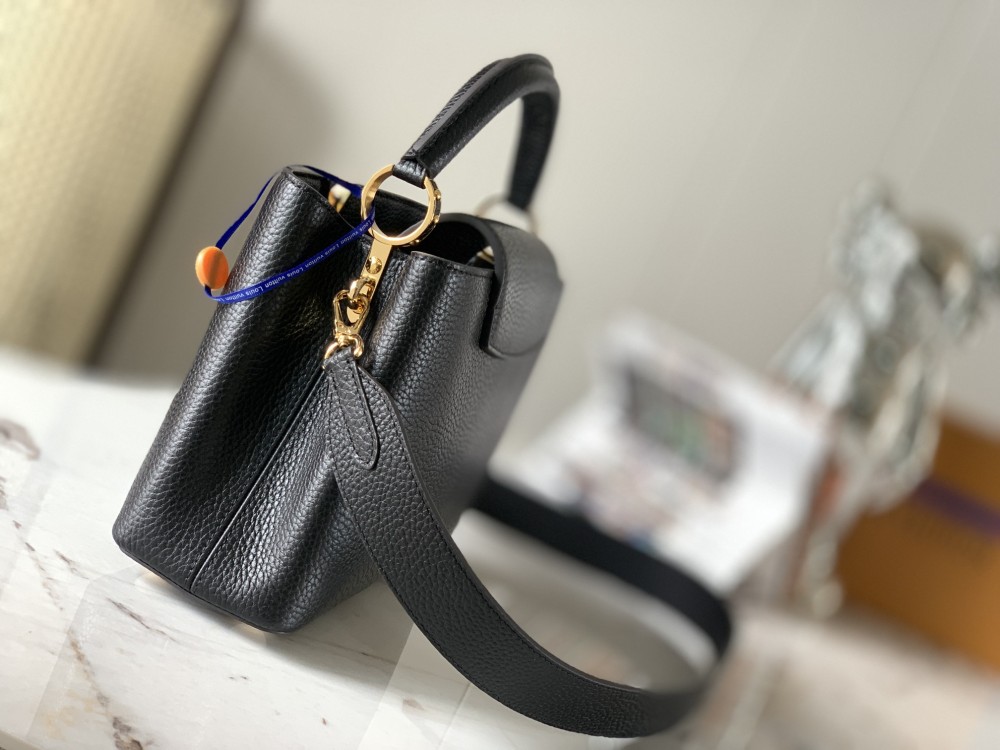 LV Capucines BB M59434 black