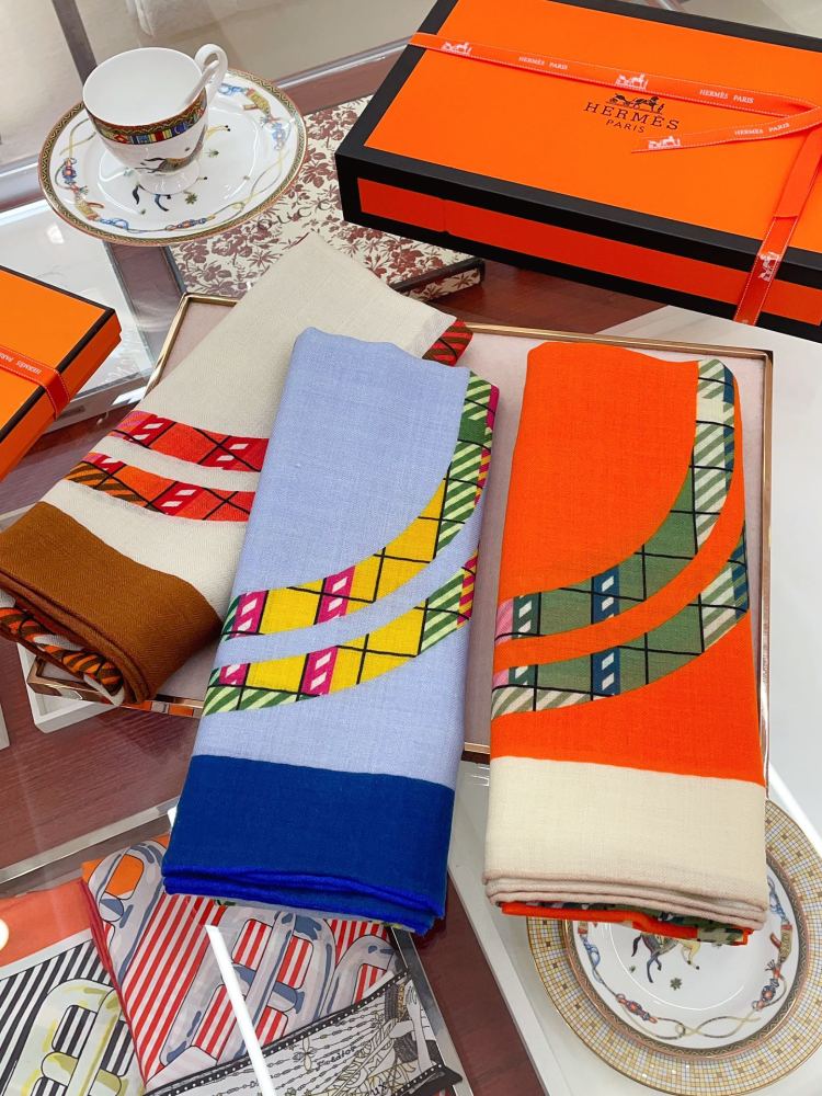 HERMES Scarf