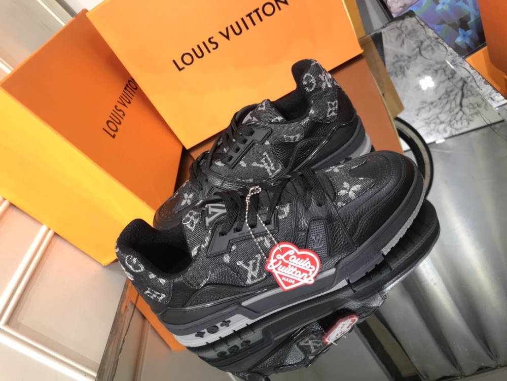 LV flats LV size  LV运动鞋