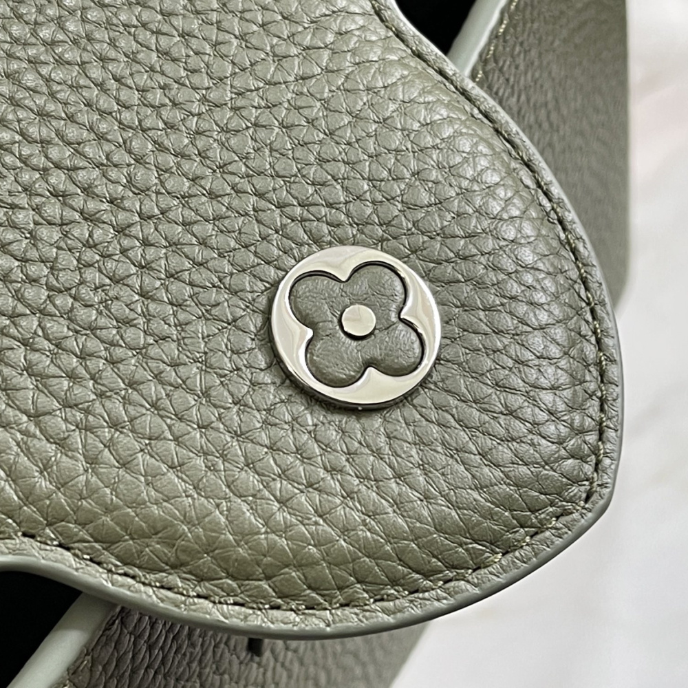 Louis Vuitton Capucines BB M57227