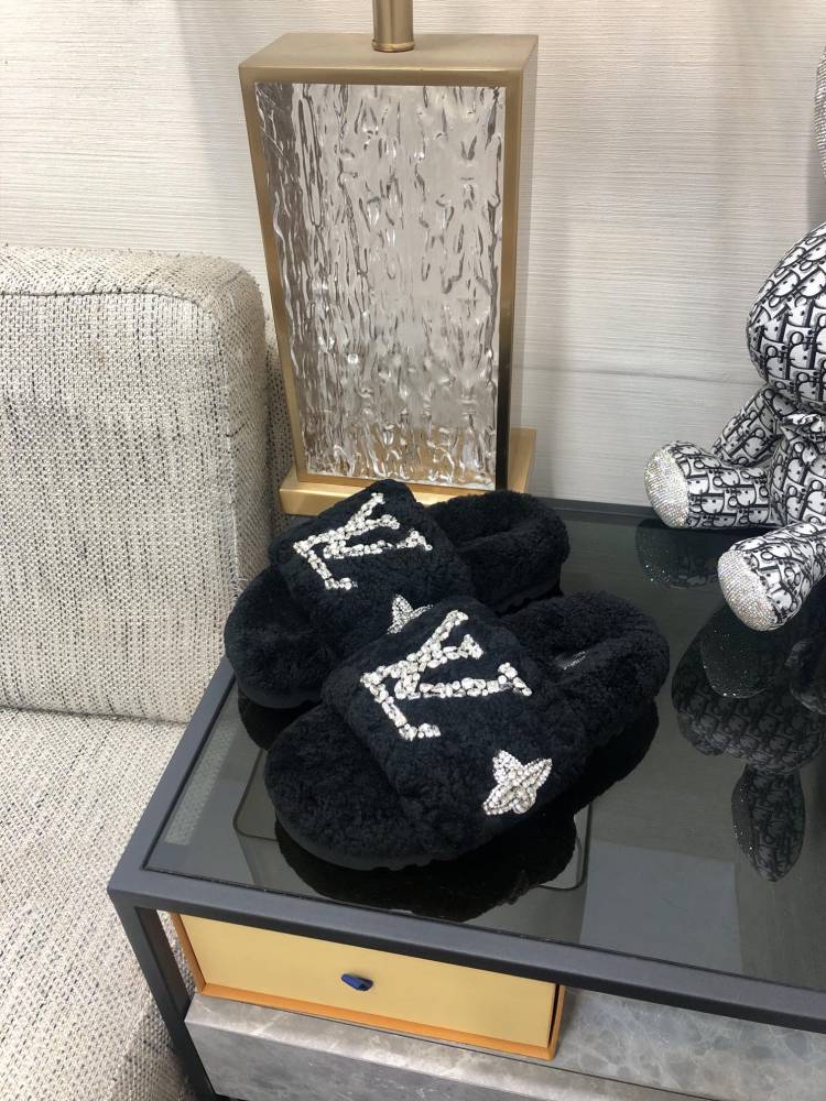 LV slippers lvu SIZE  lv毛拖