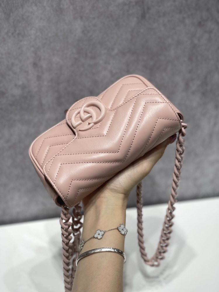 Gucci  size 16.5*5*10