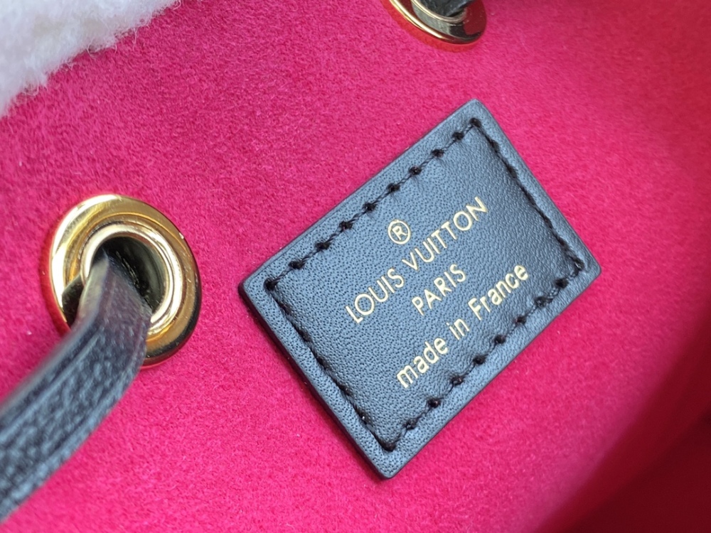 LV Monogram  size 26 x 26 x 17.5