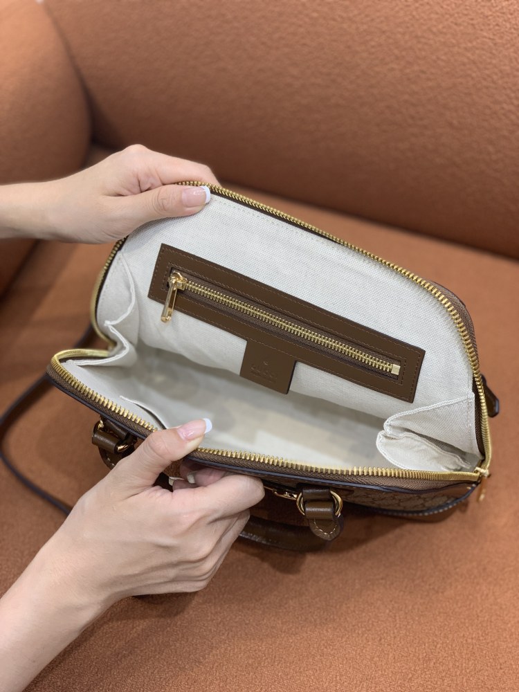 Gucci  size 25x9x23
