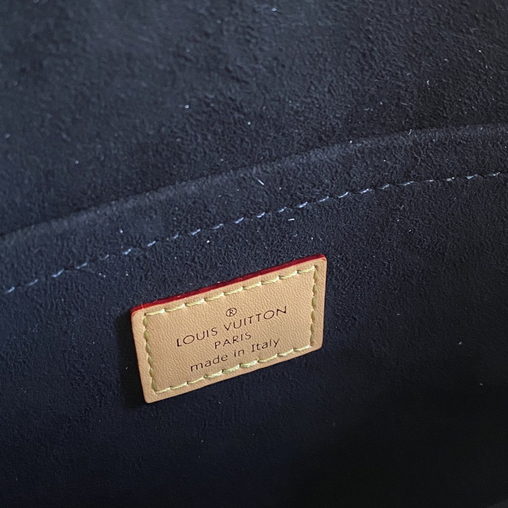 Louis Vuitton  Nicolas Ghesquière   Moon M44944