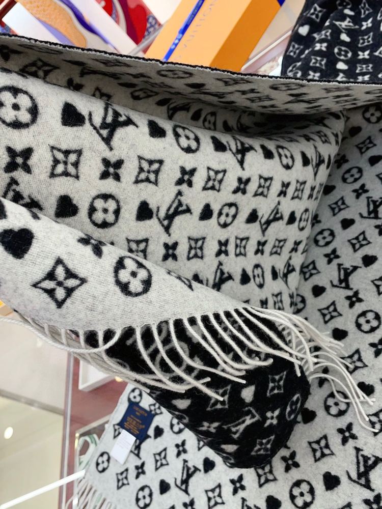 LV Scarf