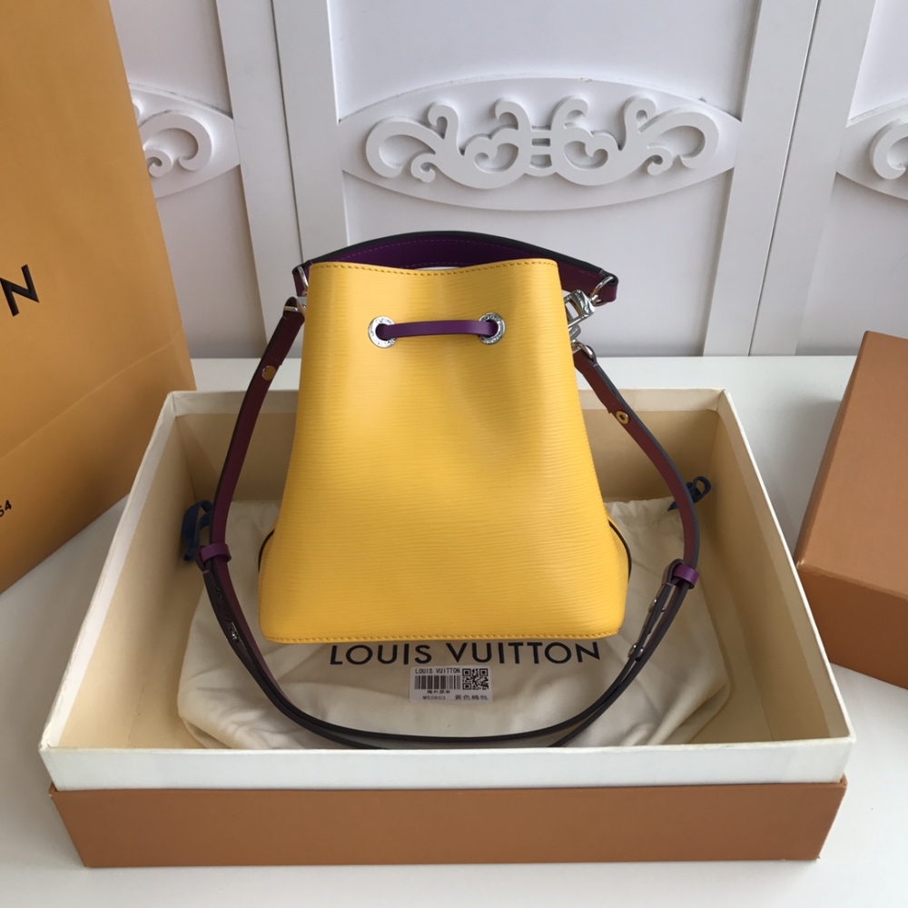 LV Bucket Bags  Epi cm  size 20.0 x 20.0 x 13.0