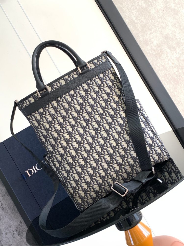 Dior man's Oblique tote bags