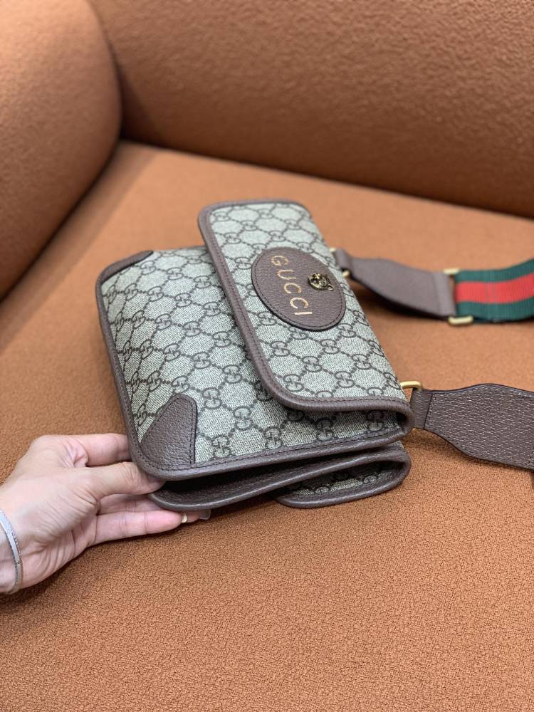 Gucci  size 22x16.5x4