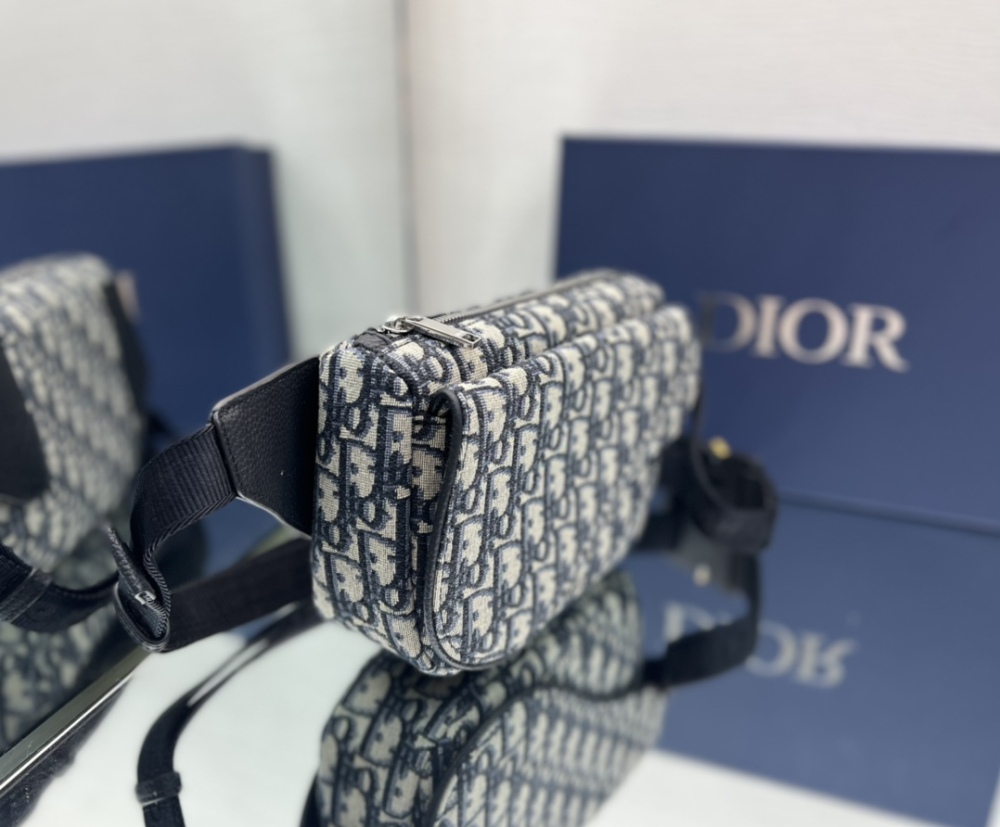 Dior man's Oblique saddle bag