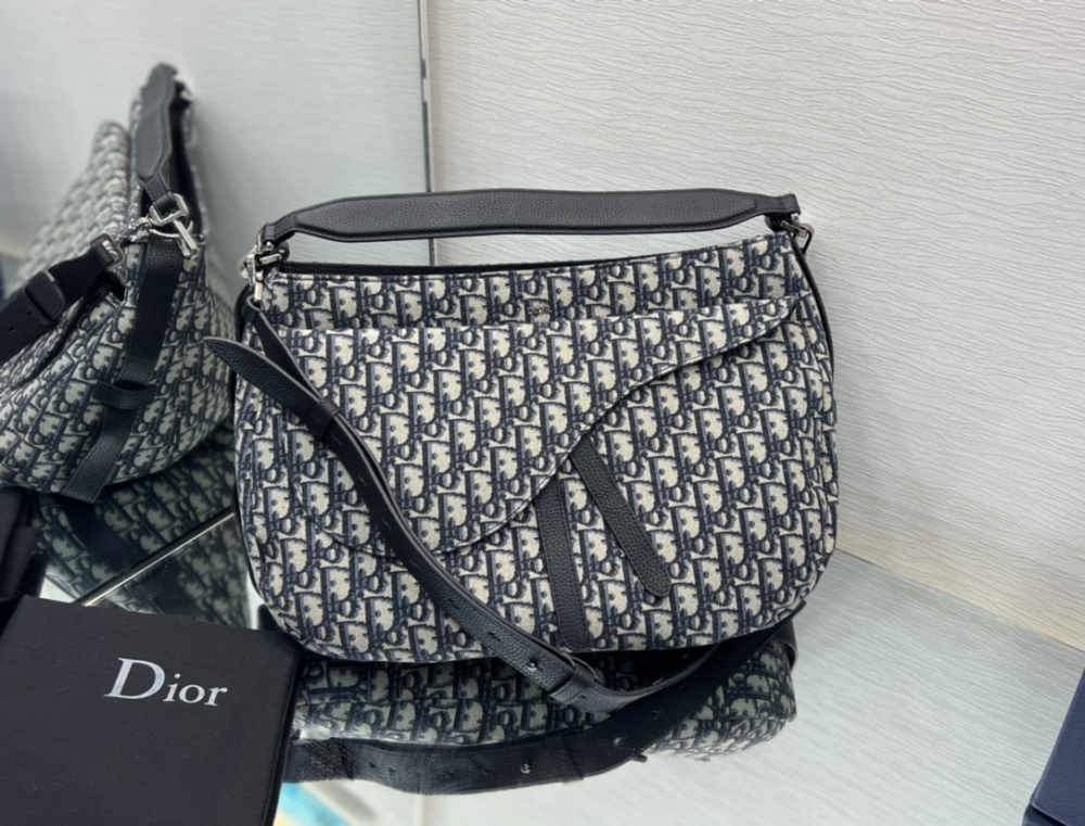 Dior man's Oblique saddle bag