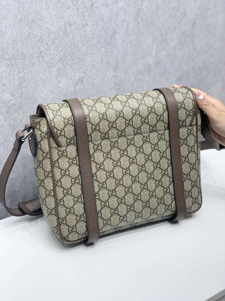 Gucci  size 28*20*8