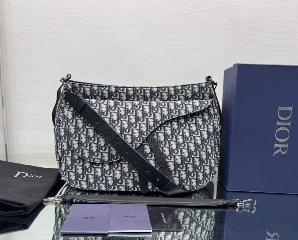 Dior man's Oblique saddle bag
