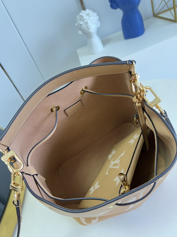 LV Monogram Empreinte cm  size 26.0 x 26.0 x 17.5