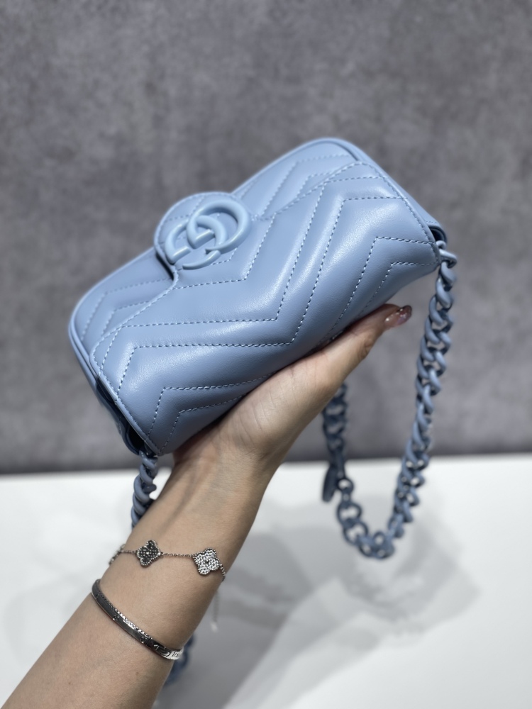 Gucci  size 16.5*5*10