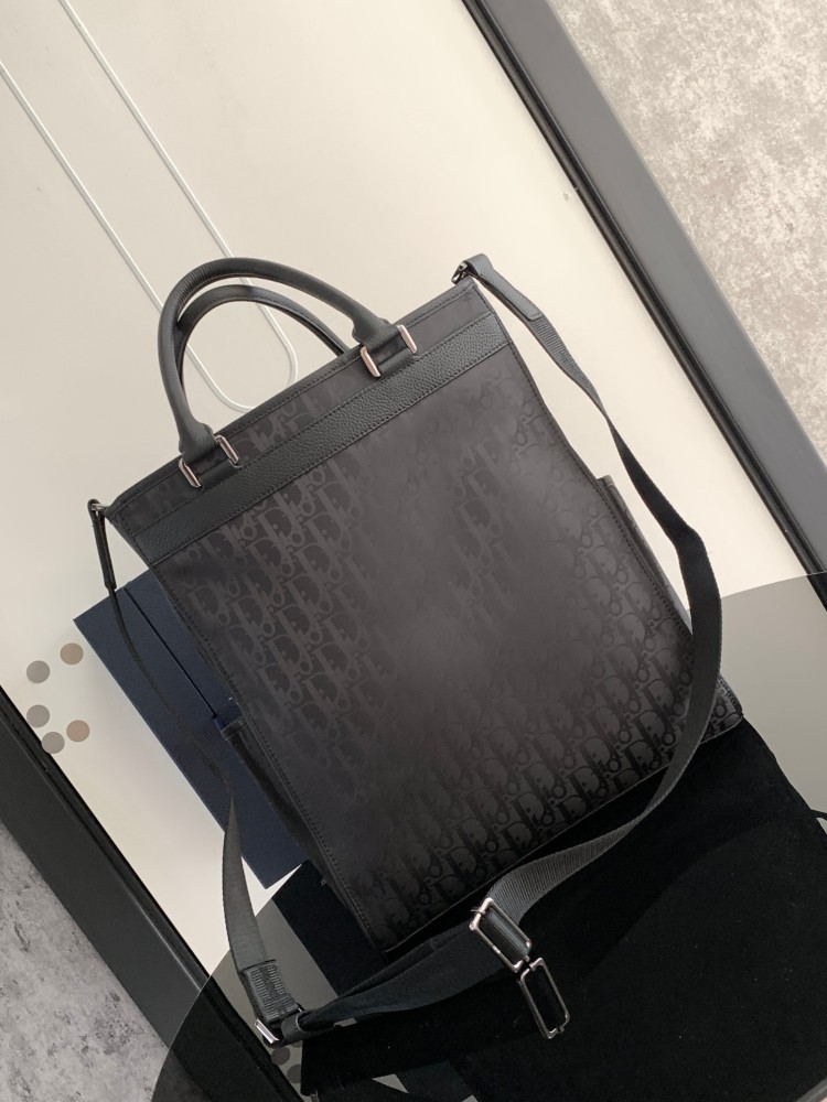 Dior man's Oblique tote bags