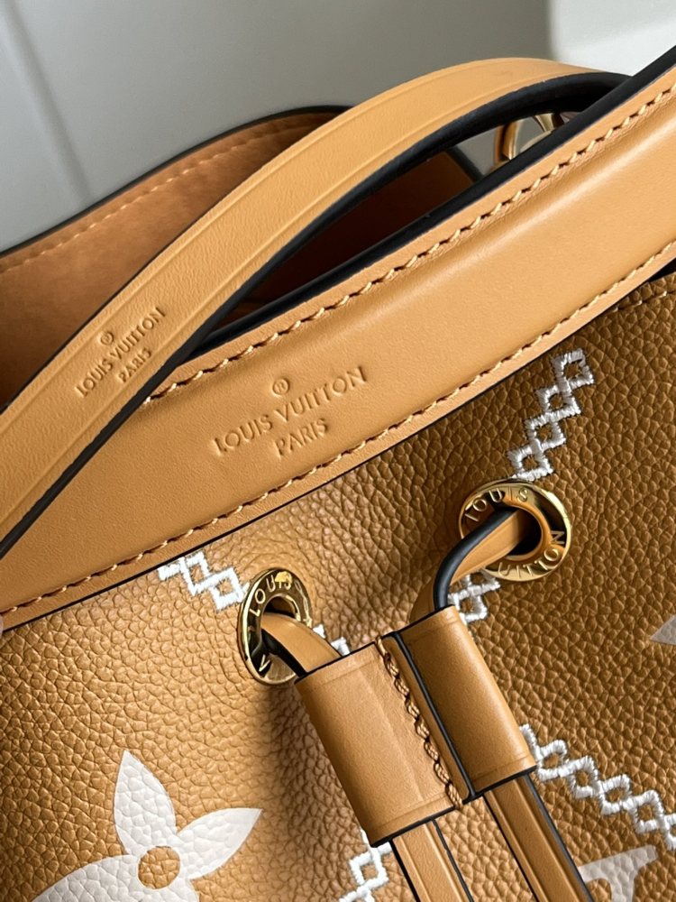 LV BB Monogram Empreinte  size 20 x 20 x 13