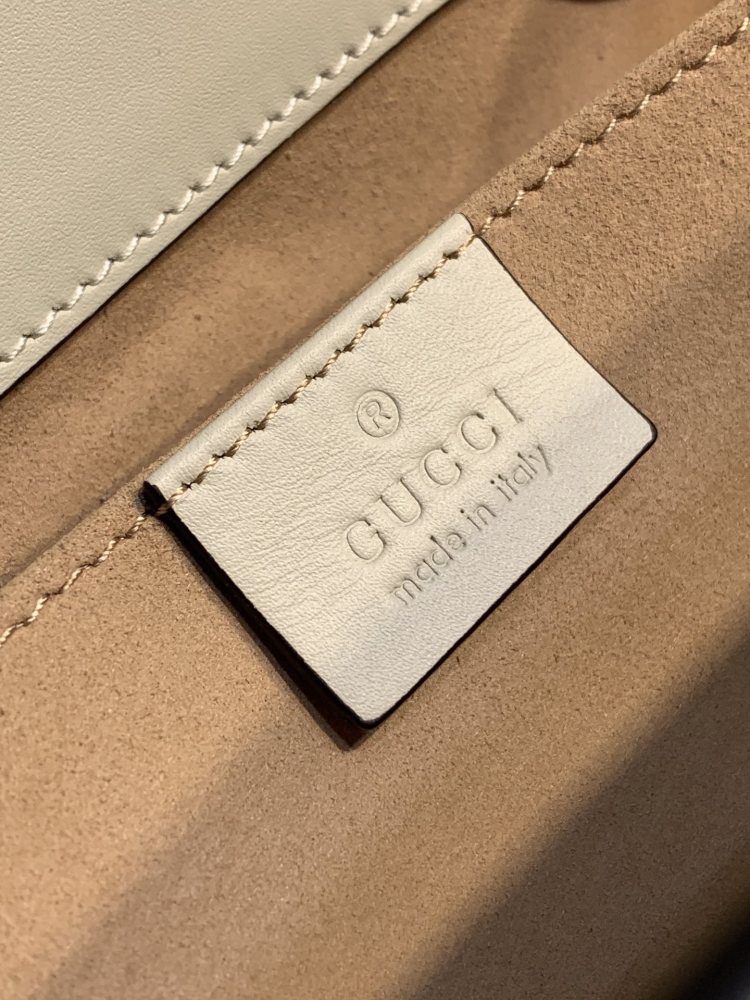 Gucci  size 26*18*10