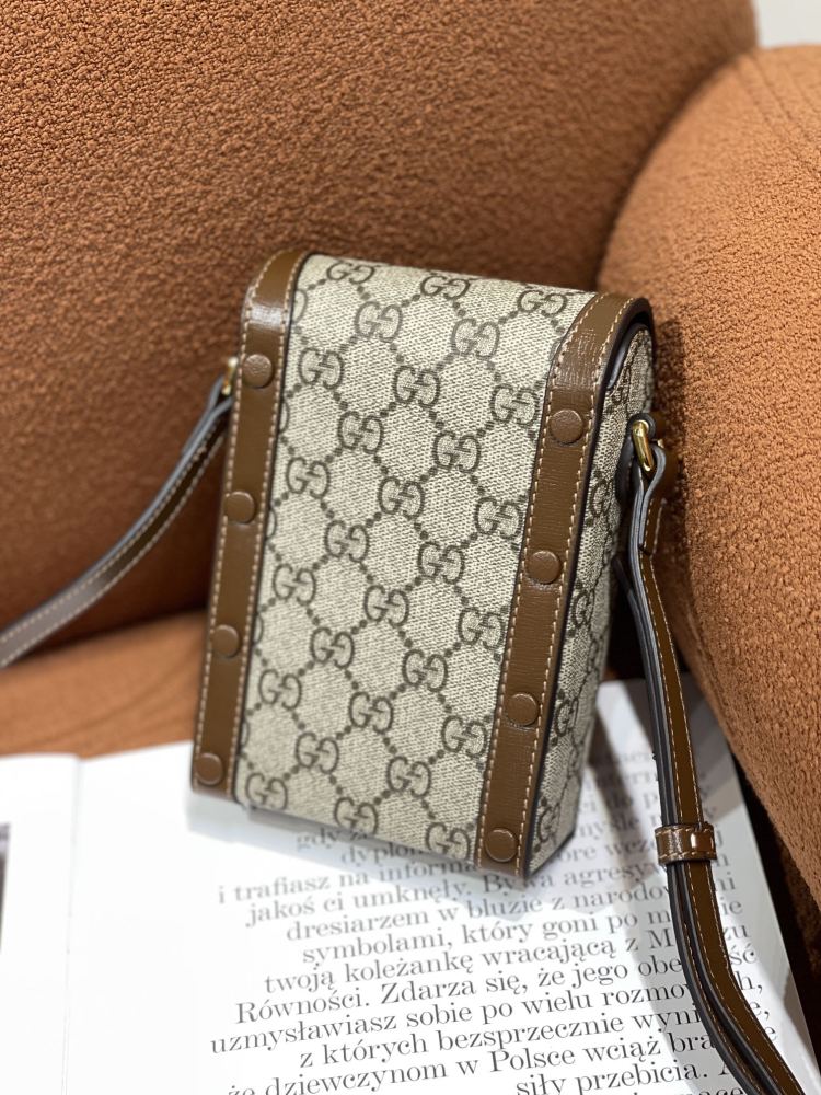 Gucci  size 17*11*4