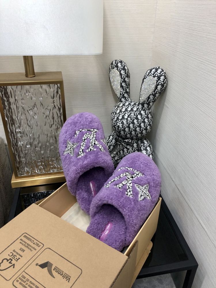 LV slippers lvu SIZE  lv毛拖