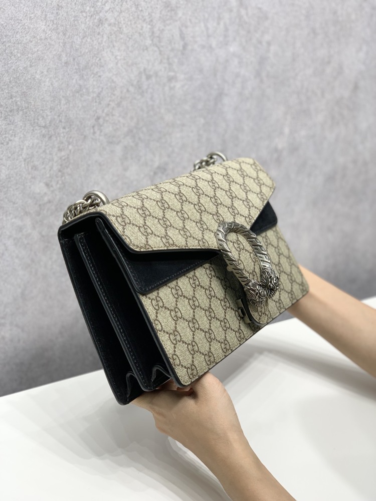 Gucci  size 28*18*9