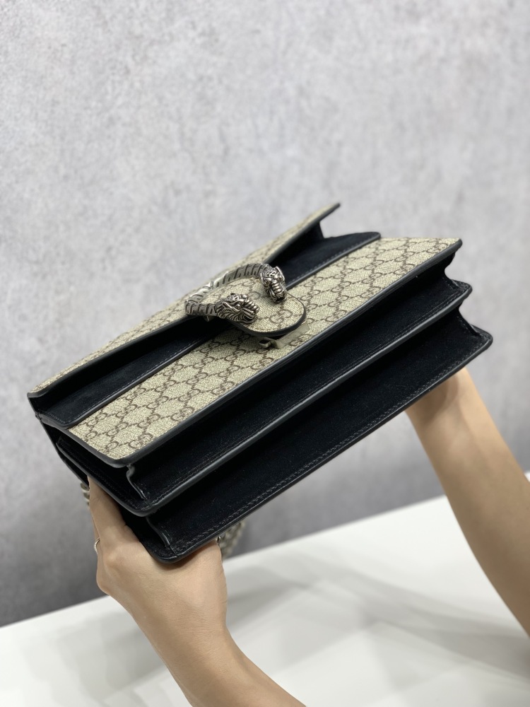 Gucci  size 28*18*9