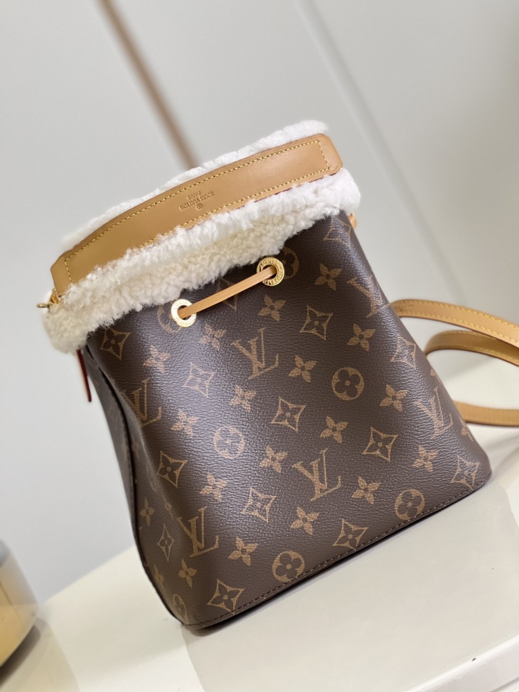 LV Da mi er Azur cm  size 20 x 20 x 13