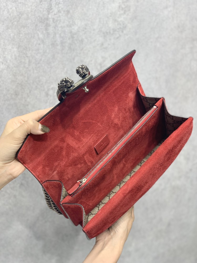 Gucci  size 28*18*9