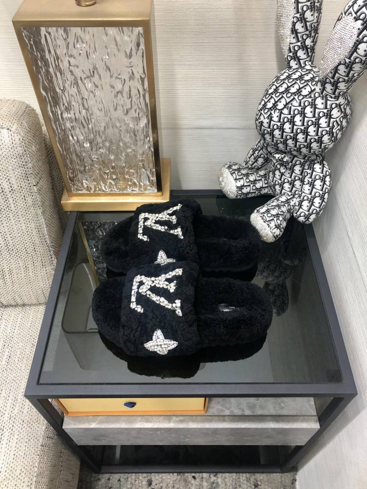 LV slippers