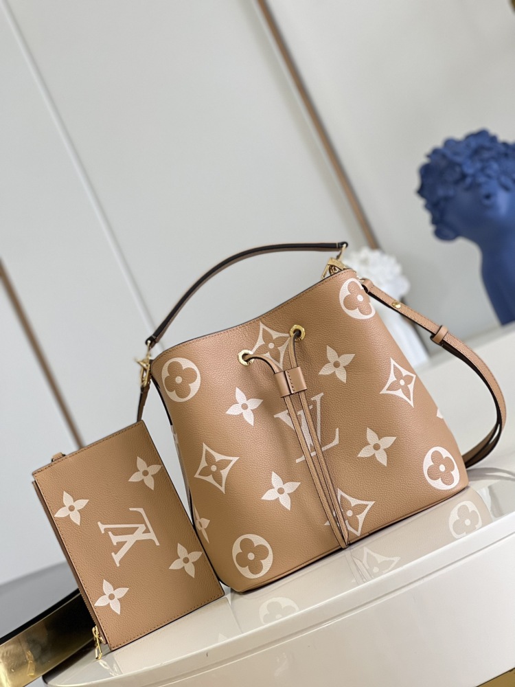 LV Monogram Empreinte Bucket Bags  size 26.0 x 26.0 x 17.5