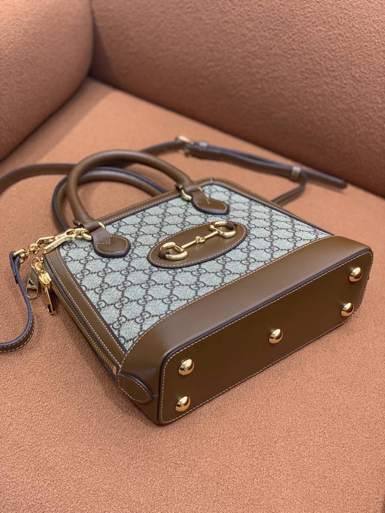 Gucci  size 25x9x23