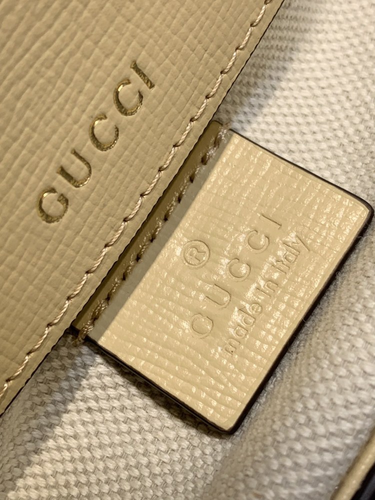 Gucci  size 20.5*14*5